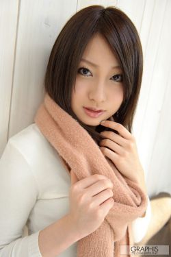 井川里予和别人打扑克牌